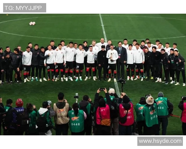 成都滑板队状态引发热议球迷与选手之间的争论与期待 成都滑板队状态引发热议球迷与选手之间的争论与期待