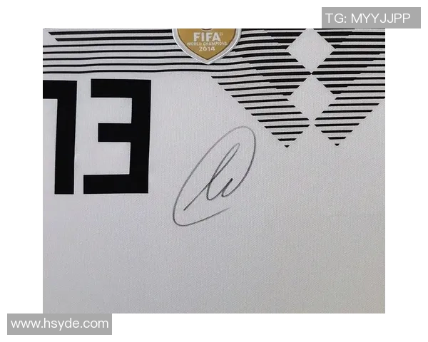 足球明星签名册揭秘球场背后的故事与荣耀时刻 足球明星签名册揭秘球场背后的故事与荣耀时刻